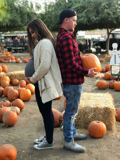 Halloween Bump Ideas, Fall Maternity Pumpkin Patch, Flannel Maternity Photoshoot, Pumpkin Patch Photoshoot Maternity, Pregnant Halloween Photoshoot, Maternity Fall Pictures, Maternity Photo Shoot Ideas Pumpkin Patch, Fall Pregnancy Photoshoot With Kids, Simple Fall Maternity Pictures