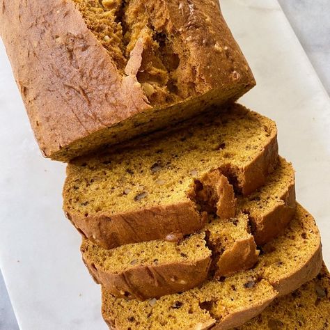 gluten free pumpkin bread #glutenfree #glutenfreerecipes www.healthygffamily.com Pumpkin Bread Gluten Free, Pumpkin Bread Muffins, Gluten Free Quick Bread, Gf Treats, Gluten Free Pumpkin Bread, Bread Gluten Free, Pumpkin Muffin Recipes, Gf Baking, Bread Muffins