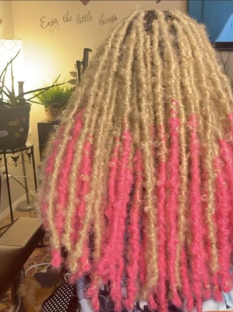 Soft Locs With Color, Faux Locs Colored, Yarn Locs, Hair Theory, Loc Colors, Brown And Pink Hair, Pink Dreads, Soft Locs, Butterfly Locs