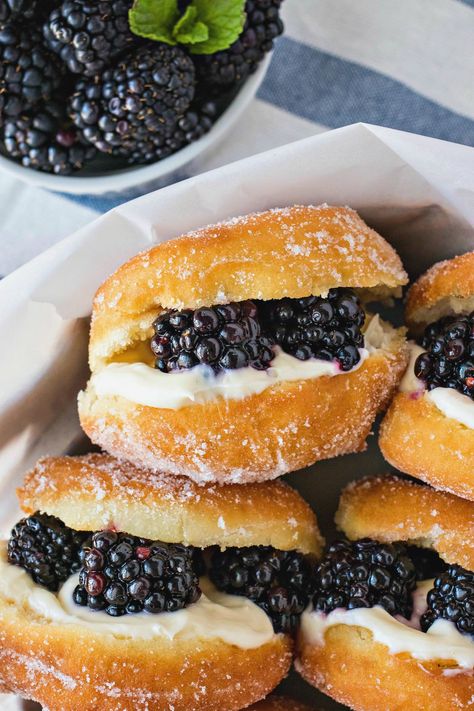 Blackberries & Cream Slider Doughnuts - CPA: Certified Pastry Aficionado Cream Filled Desserts, Puff Pastry Pies, Breakfast Parties, Blueberry Puff Pastry, Yeast Doughnuts, Bacon Gravy, Berry Breakfast, Berries Recipes, French Toast Casserole