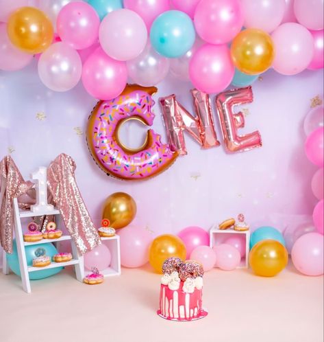 Sweet One Cake Smash Photos, Half Way To One Decoration Ideas, Sweet One Birthday Photoshoot, Sweet One Photoshoot Baby, Sweet One Cake Smash, 1st Birthday Photo Shoot Ideas, One Donut Birthday, Sweet Photoshoot, Donut Birthday Cake