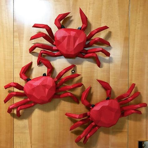 Éric François on Instagram: “Make your own papercraft crab! More info @ecogamishop #papercraft #paperfolding #feelingcraftsy #assembly #assemblage #lowpolyanimals…” Diy Home Studio, 3d Paper Sculpture, Ecofriendly Crafts, Crab Crafts, Diy Paper Toys, Crab Art, Paper Art Sculpture, Paper Art Projects, Crab Decor