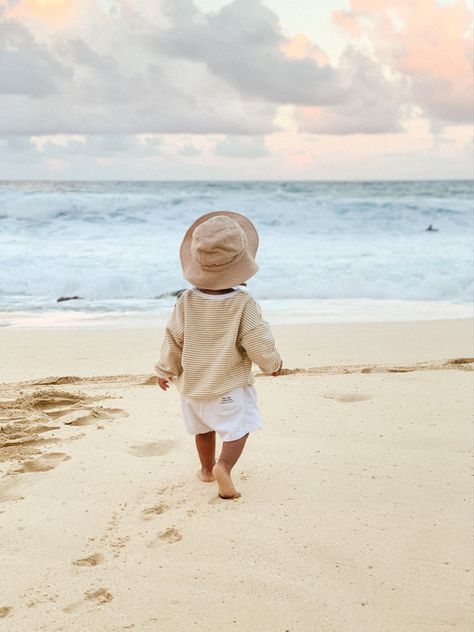 Beach Kids Photoshoot, Baby Beach Aesthetic, Beach Babe Outfit, Toddler Beach Photoshoot, Beach Baby Aesthetic, Beach Mom Aesthetic, Beach With Toddler, Toddler Beach Outfit, Babies At The Beach