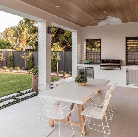 Small Patios, Outdoor Bbq Area, Modern Outdoor Living, Outdoor Bbq Kitchen, Outdoor Living Design, Alfresco Dining, Backyard Pool Landscaping, Casa Exterior, Patio Dining Chairs