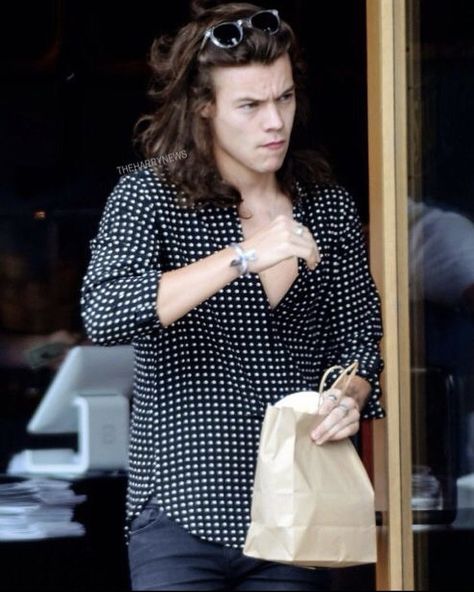 Harry Styles Hands, Harry Styles Hot, Harry Styles Imagines, One Direction Harry Styles, One Direction Harry, Harry Edward Styles, Edward Styles, Cool Street Fashion, Fashion Week Spring