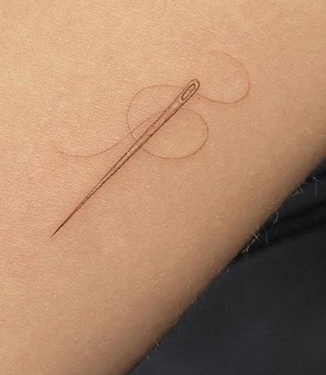 Sewing Needle Tattoo Design, Thread And Needle Tattoo, Sewing Tattoo Grandma, String Tattoo Ideas, Seamstress Tattoo, Needle Tattoo Design, Sewing Needle Tattoo, Sewing Tattoo Ideas, Needle And Thread Tattoo