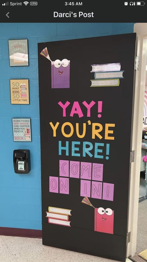 Class Door Ideas, School Age Classroom, Office Door Decor, Class Door Decorations, Class Tree, Classroom Door Displays, Teacher Appreciation Doors, Reading Week, School Counseling Activities