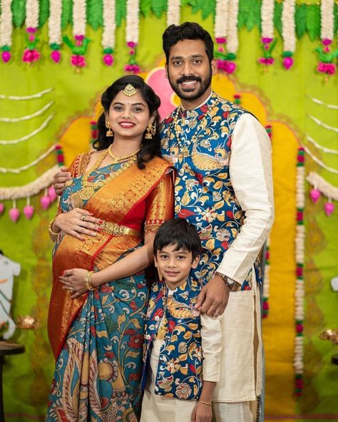 Indian Family Dress Set, Kalamkari Family Outfits, Mom And Son Outfits Indian, Family Birthday Outfit Ideas, Family Twinning Outfits Indian, Family Dress Combination Indian, Family Matching Outfits Photography, Family Combo Dress Indian, Family Matching Outfits Indian