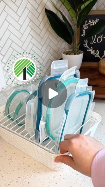 Diy Dollar Tree Organization, Dollar Tree Organization Ideas, Organize Cabinets, Home Storage Hacks, Dollar Tree Kitchen Organization, Tupperware Organizing, Organized House, Dollar Tree Diy Organization, Clothes Folding