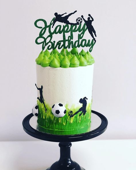 Simple Soccer Cake, 14th Birthday Cakes Boy, Soccer Cakes For Boys, Soccer Theme Birthday Cake, Soccer Cake Ideas For Boys, Soccer Cake Ideas, Soccer Theme Cake, Football Cakes For Boys, Soccer Themed Cake