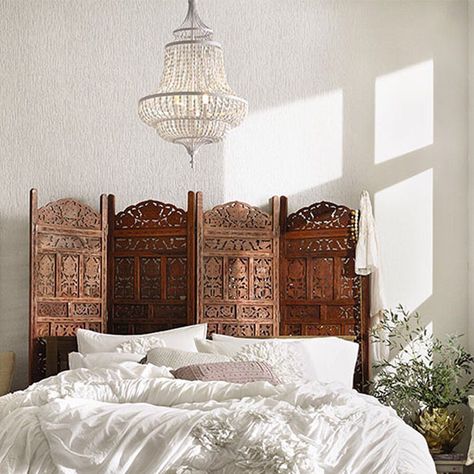 Room Divider Headboard, Boho Bungalow, Bungalow Bedroom, Bed Design Modern, Interior Rugs, Bohemian Bedroom, Luxury Rooms, Design Del Prodotto, Bedroom Layouts