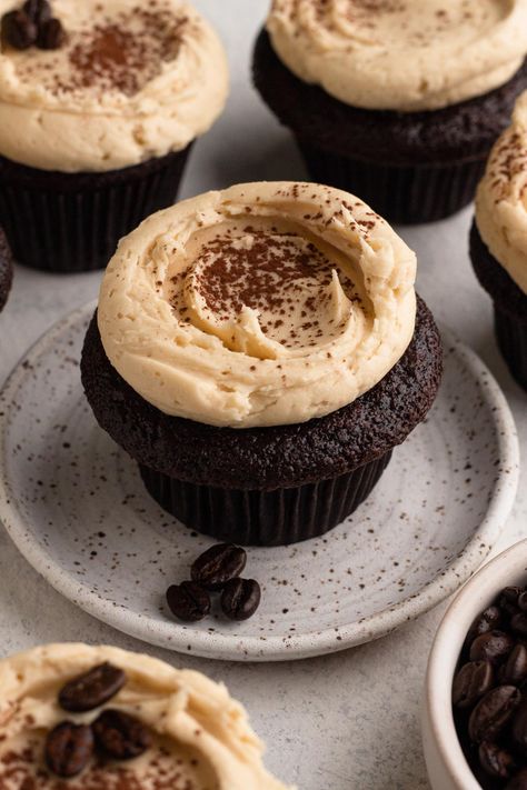 Coffee and chocolate lovers, these are for us! Moist cupcakes with deep chocolate flavor and a hint of espresso are topped with an ultra-creamy coffee buttercream in this epic mocha cupcakes recipe. Espresso Ganache Recipe, Mocha Cupcakes With Espresso Buttercream, Chocolate Espresso Cupcakes, Espresso Cupcake, Espresso Muffins, Chocolate Coffee Cupcakes, Walnut Cupcakes, Espresso Buttercream, Espresso Cupcakes