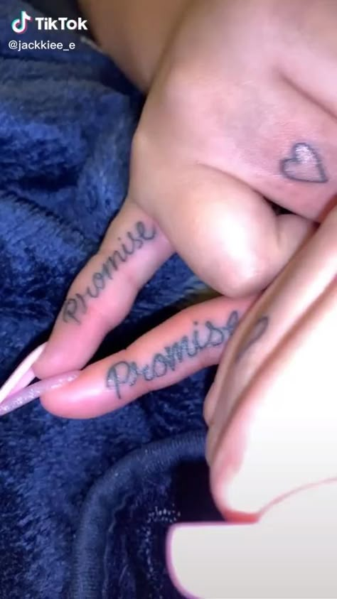 Matching Tattoos To Get With Your Sister, Baddie Tattoo Ideas Finger, Word Band Tattoo For Women, Bff Hand Tattoos, Matching Tattoos To Get With Your Boyfriend, Bestfriend Tattoo Black Women, Matching Neck Tattoos Couples, Best Friend Hand Tattoos Matching, Bestfriend Tattoo Girl Black