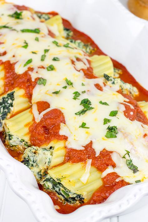 Baked Manicotti with Spinach Manicotti Recipes, Spinach Manicotti, Baked Manicotti, Stuffed Manicotti, Ricotta Filling, Manicotti Recipe, Diy Easy Recipes, Fall Night, Tasty Pasta