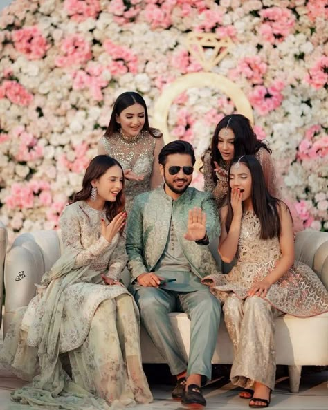 Sisters Wedding Photoshoot, Rabia Faisal, Fatima Faisal, Iqra Kanwal, Faisal Sisters, Sisters Photography Poses, Madonna Vogue, Sisters Photography, Bridesmaid Poses