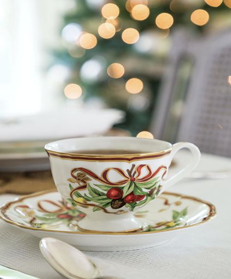 Savoring a comforting cup of tea with the warm glow of Christmas lights twinkling in the background makes for a joyous respite that is both relaxing and pleasant. What blend or brew are you sipping on this lovely day? "Tiffany Holiday" teacup courtesy of @replacementsltd. Flash Cake, Christmas Tea Party, Pretty Tea Cups, Afternoon Tea Parties, Christmas Cup, 2023 Christmas, Christmas Tablescapes, Christmas Tea, Holiday Dinner