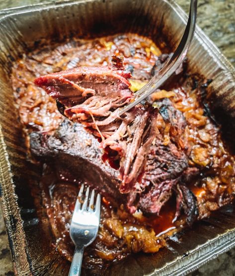 Mississippi Mud Roast, Bbq Smoker Recipes, Traeger Cooking, Smoked Chuck Roast, Tenderloin Roast, Mississippi Mud, Pellet Grill Recipes, Traeger Recipes, Smoked Meat Recipes