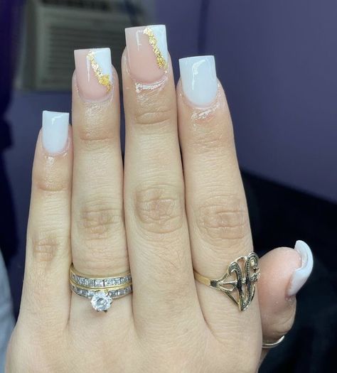 Acrylic Nails Ideas For Vacation, White French Tip Nails Wedding, Cute Short Medium Nails, Short Acrylic Nails For Cheer, Plan Short Nails, Simple Short Acrylic Nails Mom, Cute Nails And Toes Matching, Basic Baddie Nails Short, Short Full Set Nails Acrylics