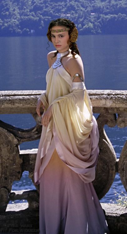 Confessions of a Seamstress: The Costumes of Star Wars - Padme Amidala Natalie Portman Star Wars, Disfraz Star Wars, Star Wars Padme Amidala, Queen Amidala, Star Wars Padme, Easter Dresses For Toddlers, Faye Dunaway, Star Wars Wedding, Hallowen Costume