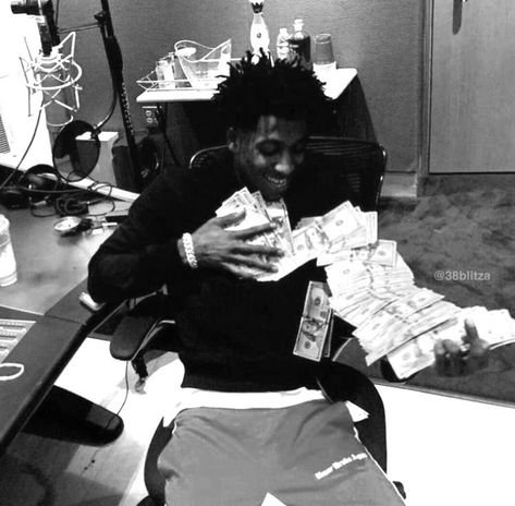 Pfp Instagram Funny, Nba Youngboy Outfits, Youngboy Outfits, Nba Baby, Celebrity Selfies, Iconic Outfits, Rapper Style, 2013 Swag Era, Nba Outfit