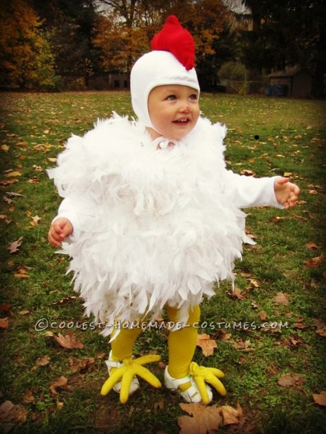 Cutest Chicken Homemade Costume: This cutest Chicken costume was originally made for my oldest daughter, 7 years ago. And it is just as cute on her baby sister, as the day she wore it Baby Chicken Halloween Costume, Chicken Costume Diy, Toddler Chicken Costume, Chicken Costume Kids, Baby Chicken Costume, Chicken Outfit, Karneval Diy, Obličejové Masky, Chicken Halloween