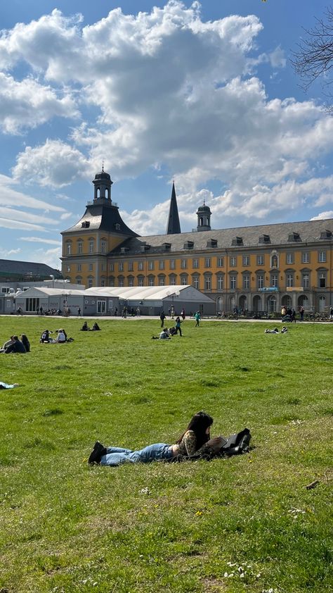 A sunny day at the hofgarten, uni bonn. Germany University Aesthetic, Bonn Germany Aesthetic, Germany Summer Aesthetic, Romanticise Life, German Cities, German School, Bonn Germany, Germany Vacation, 2024 Wishlist