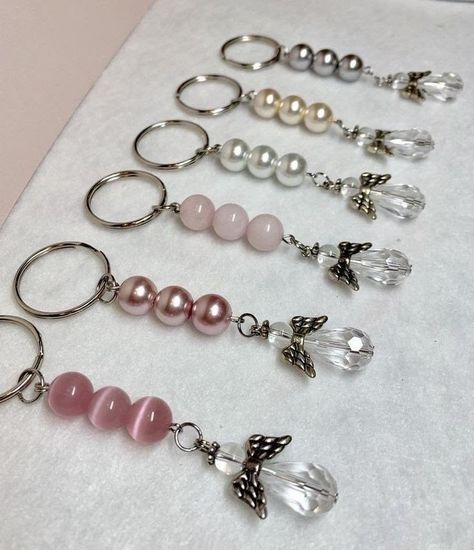 Tassen Hanger, Purse Charms Diy, ميدالية مفاتيح, Anting Manik, Gelang Manik-manik, Communion Favors, Handmade Keychains, Christening Favors, Bead Charms Diy