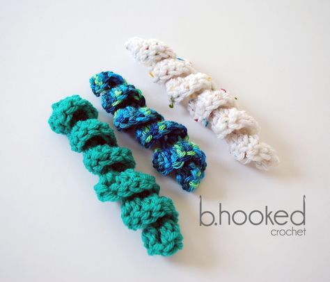 Learn how to crochet curly cues with this free pattern and video tutorial from B.hooked Crochet. A technique every crocheter should have in their tool belt! Crochet Curls, Crochet Cat Toys, Stitch Crochet, Freeform Crochet, Crochet Cat, Crochet Videos, Loom Knitting, How To Crochet, Crochet Techniques