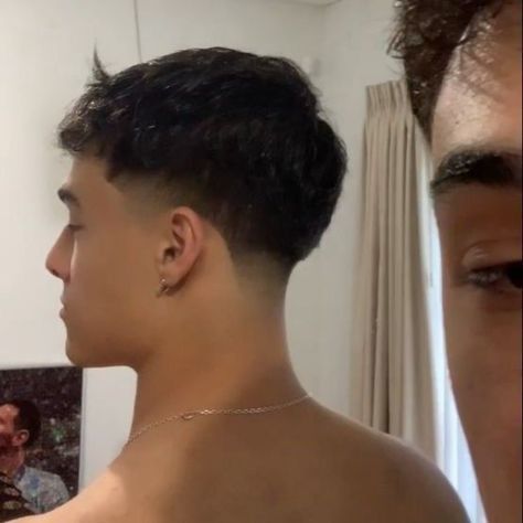 Pin en Guardado rápido Taper Fade Long Hair, Mens Haircuts Thick Hair, Taper Fade Short Hair, Fade Haircut Curly Hair, Low Taper Fade Haircut, Taper Fade Curly Hair, Short Hair For Boys, Short Fade Haircut, Edgars Haircut