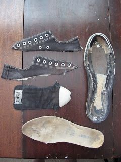 Sneaker Diy, Diy Boots, Shoe Tutorial, Make Your Own Shoes, Shoe Refashion, Shoe Makeover, New Step, Diy Sneakers, Shoes Diy