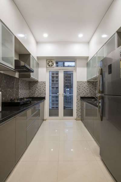 Latest Storage Design Ideas in NCR & Kerala, India Parallel Kitchen Design, Kitchen Unit Designs, Tiles Backsplash, Simple Kitchen Design, Kitchen Modular, Kitchen Cupboard Designs, Modern Kitchen Cabinet Design, Small House Interior Design, Kitchen Aesthetic