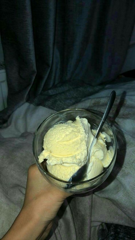 Ice Cream At Night, Ice Cream Snapchat, Ice Cream Story, Ice Cream Aesthetic, Ice Cream Pictures, Night Food, Delicacy Food, Feel Happy, Snap Food