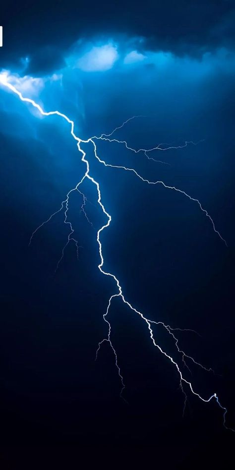 Lightning Phone Wallpaper, Thunder Background, Lightning Wallpaper, Wallpaper Aesthetic Laptop, Screen Savers Wallpapers Backgrounds, Lightning Art, Lightning Photography, Aesthetic Laptop, Blue Thunder