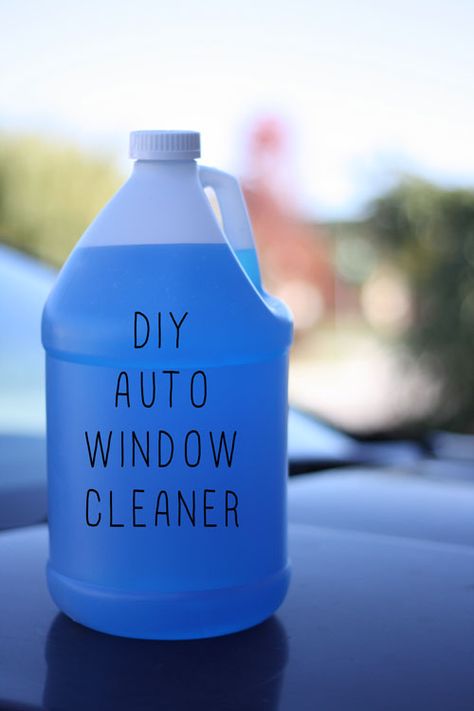 Homemade Windshield Washer Fluid, Cleaning Car Windows, Windshield Cleaner, Windshield Washer Fluid, Diy Cleaning Products Recipes, Car Washer, Car Cleaning Hacks, Homemade Cleaning Products, Diy Window