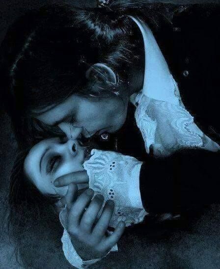 Vampire Romances, Vampire Love, Vampire Goth, Gothic Vampire, Romantic Goth, Vampires And Werewolves, Dark Love, Gothic Romance, Vampire Art