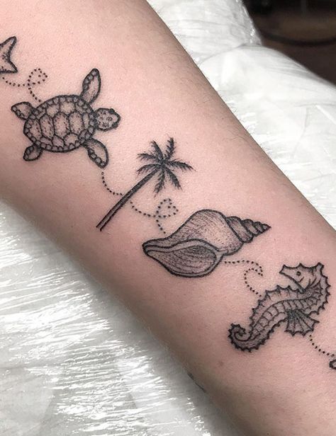 31 Simple Yet Striking Tattoos And What They Mean Sea Animals Tattoo, Sea Life Tattoos, Beachy Tattoos, Starfish Tattoo, Tropical Tattoo, Seashell Tattoos, Seahorse Tattoo, Tato Jari, Turtle Tattoo Designs