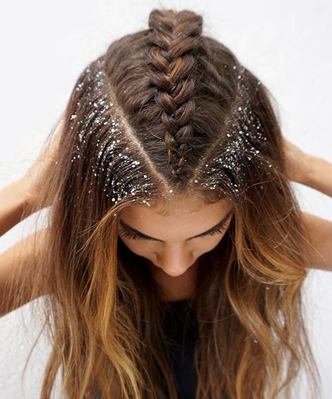 Festival Hair Styles for the Desert and Beyond | IGK Hair Blond Rose, Disco Hair, Festival Glitter, Long Box Braids, Peinados Fáciles Para Cabello Corto, Festival Hair, Glitter Hair, Trending Hairstyles, Prom Hairstyles