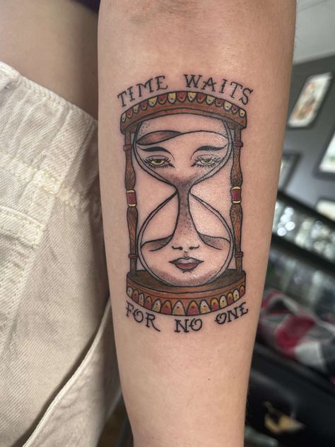 traditional style tattoo Traditional Style Hourglass Tattoo, Glass Tattoo, Hourglass Tattoo, Traditional Style Tattoo, Style Tattoo, Hour Glass, Traditional Style, Triangle Tattoo, Tatting