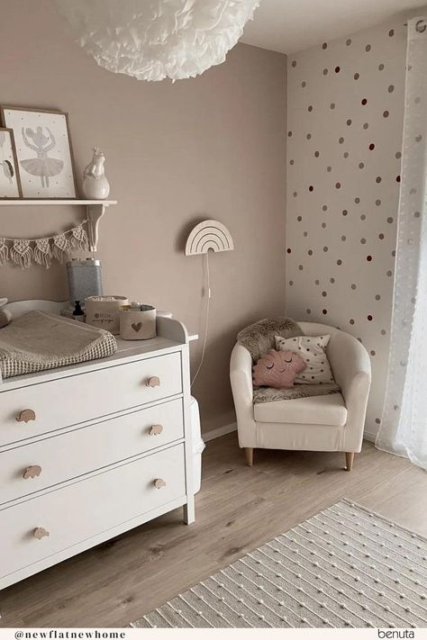 Nursery Decor Panelling, Uk Nursery Ideas, Grey And Cream Nursery, Neutral Nursery Panelling, Baby Room Neutral Colors, Baby Room Boy Ideas, Nursery Colors Neutral, White And Beige Nursery, Light Brown Nursery