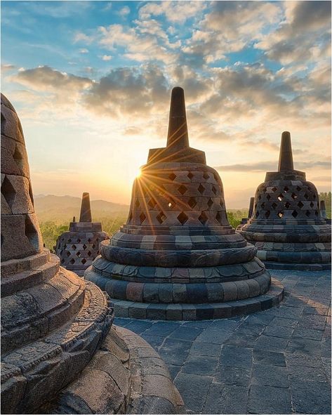 Indonesia Tourism, Borobudur Temple, Best Countries To Visit, Gili Trawangan, Earth Pictures, Asia Tenggara, Central Java, Countries To Visit, Buddhist Temple