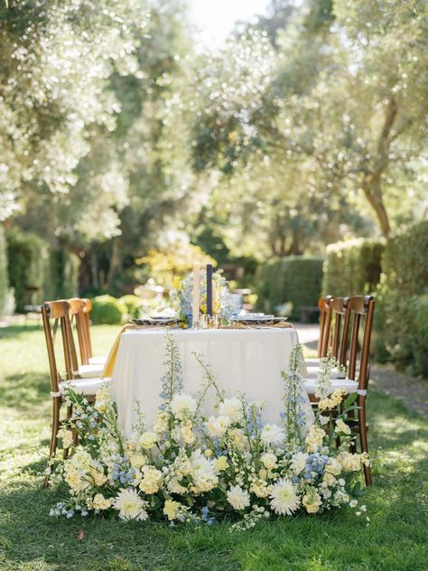 This stunning Italian Inspired wedding curated by Posh Peony Events | Captured by Olivia Marshall Photo | italy wedding, italian wedding, citrus wedding, italian wedding inspo, italian bride Italian Wedding Activities, Italian Vintage Wedding, Spring Italian Wedding, Italian Aesthetic Wedding, Italian Garden Wedding Aesthetic, Classy Italian Wedding, Small Italian Wedding, Italian Wedding Table, Italian Wedding Flowers