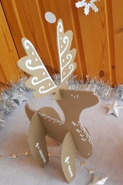 If you're on a budget this Christmas decorate with these thrifty Christmas crafts using repurposed cardboard boxes. Quick Christmas decorations that look expensive for your living room, entryway or Holiday table. Repurposed Cardboard, Christmas Countdown Crafts, Thrifty Christmas, Decoration Creche, Classroom Christmas Decorations, Decorate For Christmas, Tafel Decor, Cheap Ideas, Easy Christmas Gifts