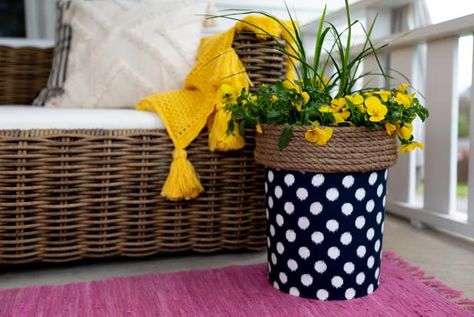 Oversized Planters, Five Gallon Bucket, 5 Gallon Buckets, Bucket Ideas, Bucket Planters, Diy Planter, Paint Buckets, Plastic Buckets, Recycled Items