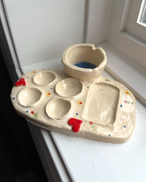 Custom ceramic paint palette 🎨 ❤️ Clay Paint Pallet Diy, Paint Pallet Clay, Ceramic Paint Brush Holder, Clay Paint Pallet, Paint Palette Clay, Ceramic Paint Pallet, Clay Paint Palette, Ceramic Paint Palette, Paint Brush Holders