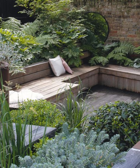 Small garden ideas: 30 space-savvy ways to max a tiny garden | Small Courtyard Gardens, Courtyard Gardens Design, Back Garden Design, Garden Area, Outdoor Gardens Design, Backyard Garden Design, City Garden, Garden Landscape Design, Garden Seating