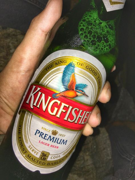 Beer Bottle Snapchat, Aesthetic Beer Pictures, Beer Snapchat Drinking, Beer Drinking Images, Tuborg Beer Snapchat, King Fisher Beer, Beer Pics Snapchat, Beer In Car, Daru Bottle Drinks