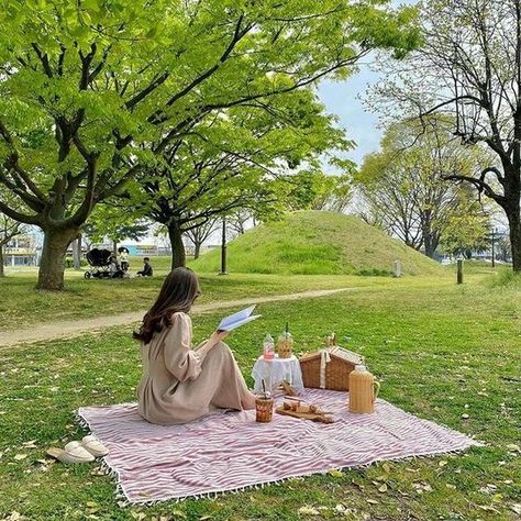 stella 🕊 on Twitter: "there's no season quite like spring… " A Picnic, A Book, Pastel, Drinks, Reading, On Twitter, Twitter, Green, Nature