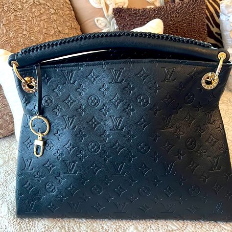 Gorgeous Black Bag Black Louis Vuitton Bag, Artsy Bag, Cheap Louis Vuitton Bags, Black Louis Vuitton, Fossil Purse, Work Handbag, Hobo Crossbody Bag, Top Handbags, Hobo Style