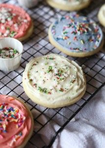 Perfect Cream Cheese Sugar Cookies...topped with dreamy cream cheese frosting! Cut Out Sugar Cookies, Cream Cheese Sugar Cookies, Cut Out Sugar, Cutout Cookies, Yummy Sugar Cookies, Decorating Party, Cream Cheese Cookies, Soft Sugar Cookies, Spring Desserts