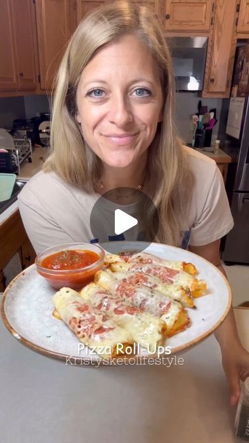 Low Carb Pizza Roll Ups, Keto Pizza Roll Ups Tortilla, Keto Pizza Roll Ups, Low Carb Pizza Sauce, Pepperoni And Cheese Keto, Keto Pepperoni Pizza Bites, Mozzarella And Pepperoni Keto, Pizza Roll Up, Snack Lunch